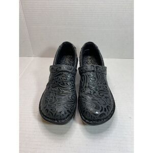 BOC Born Concept Shoes Womens 6 M Peggy Embossed Clogs‎ Slip On
